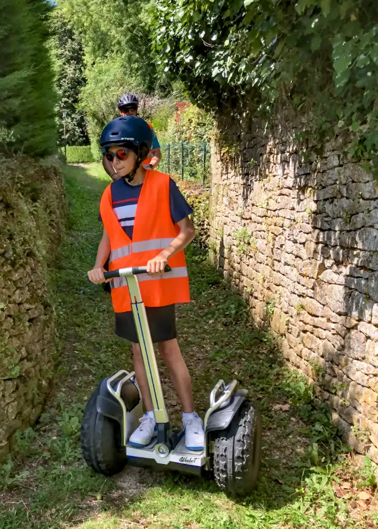 Gyropode avec des enfants à Salignac entre Sarlat et Souillac